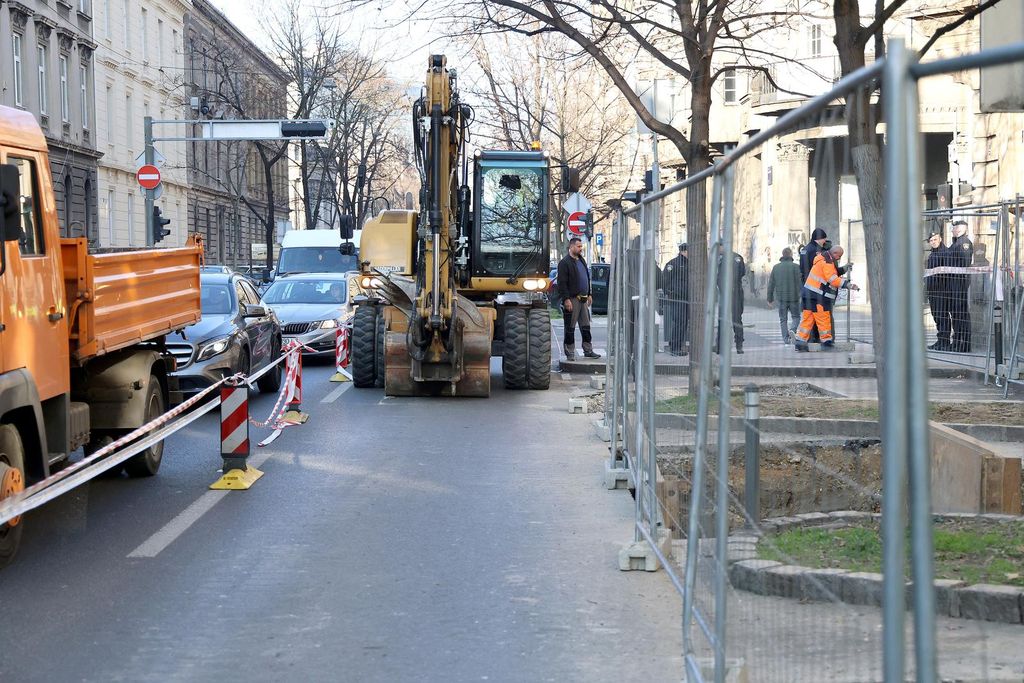 Policija osigurava izgradnju podzemnih spremnika - 2