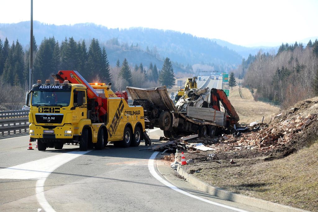 Prevrnuti šleper na A6 kod odmorišta Kupjak - 2