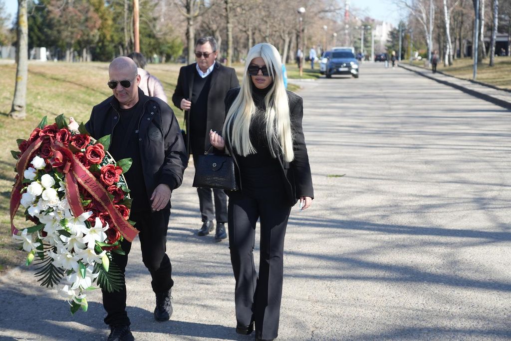 Dara Bubamara, Pogreb Saše Popovića