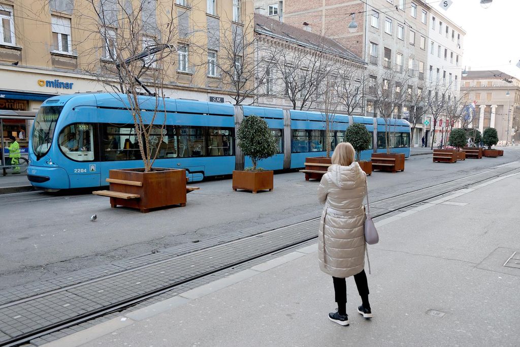 U Draškovićevoj ulici postavljene nove žardinjere s klupicama - 1