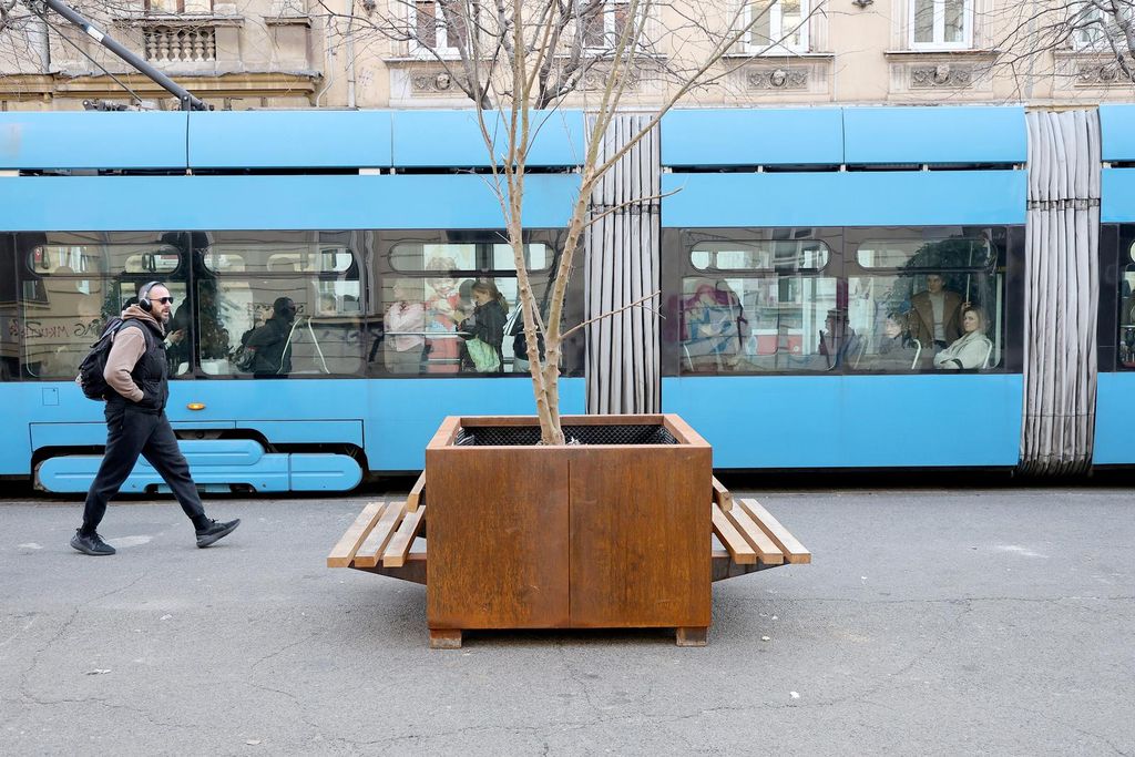 U Draškovićevoj ulici postavljene nove žardinjere s klupicama - 1