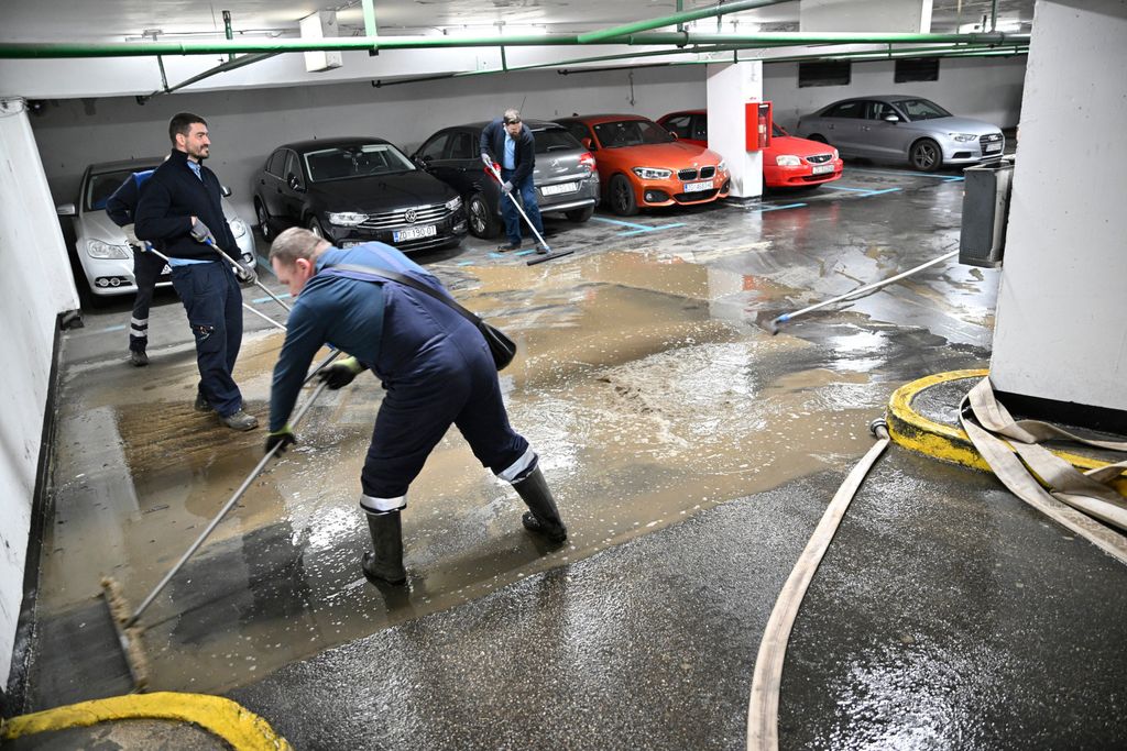 Poplava nakon puknuća cijevi u zagrebačkoj Šubićevoj ulici - 16