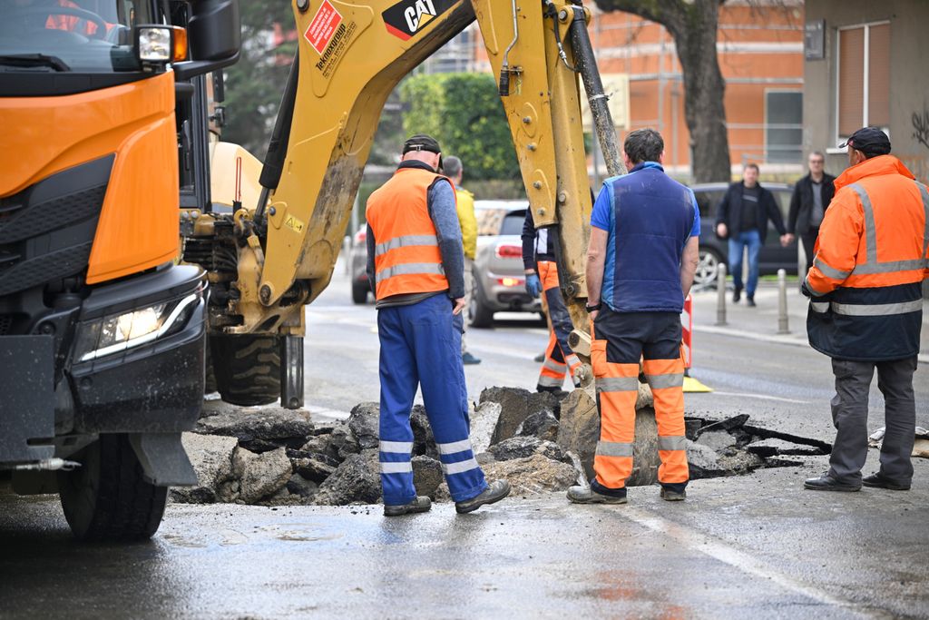 Poplava nakon puknuća cijevi u zagrebačkoj Šubićevoj ulici - 16