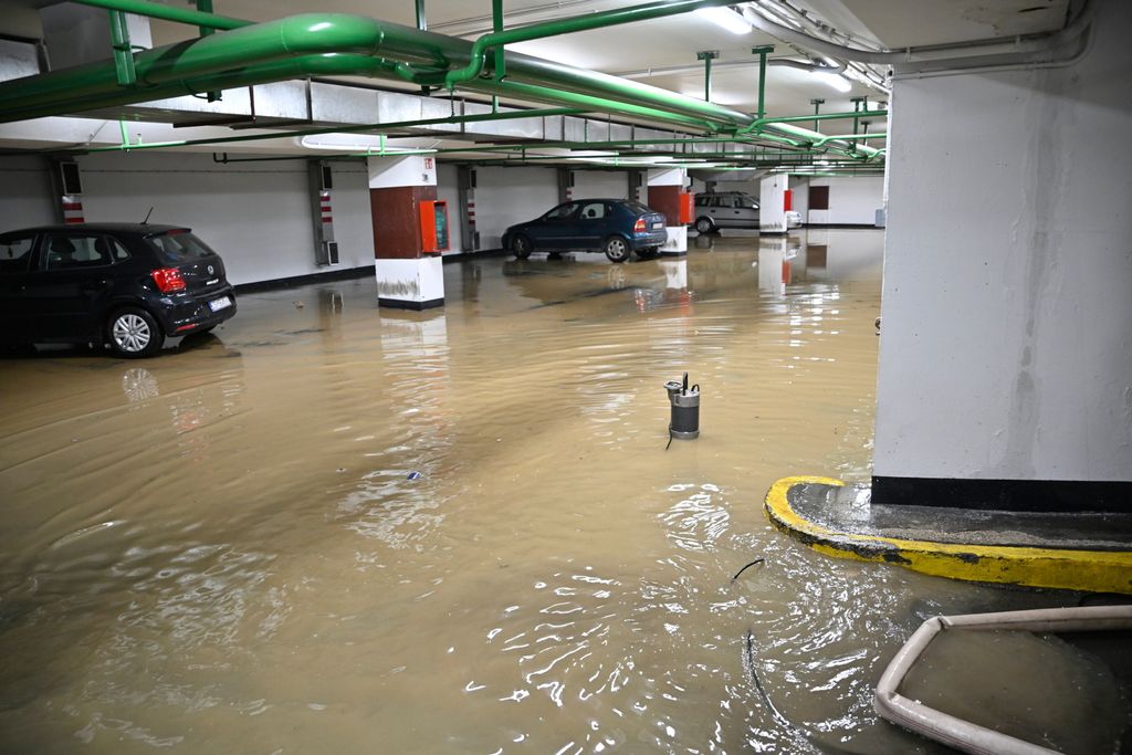 Poplava nakon puknuća cijevi u zagrebačkoj Šubićevoj ulici - 16