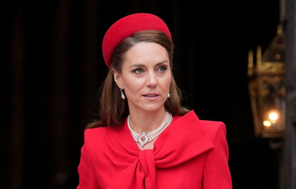 Catherine Middleton u crvenoj kombinaciji na proslavi Dana Commonwealtha - 7