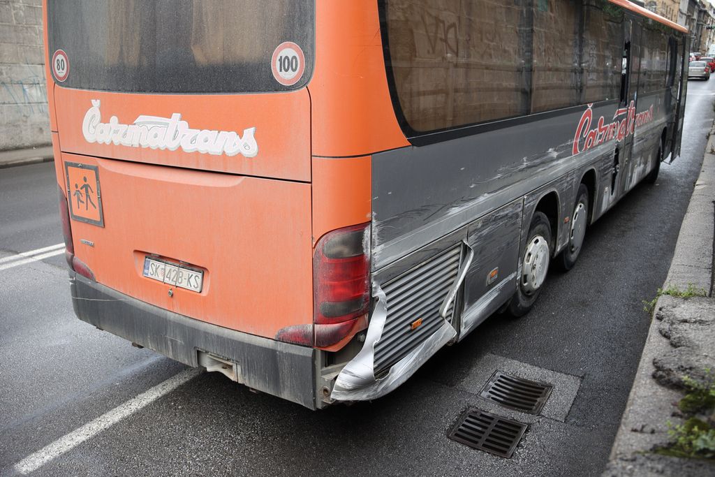 Autobus zapeo u Miramarskoj - 2