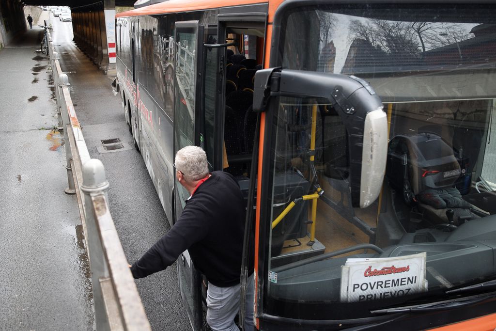 Autobus zapeo u Miramarskoj - 2