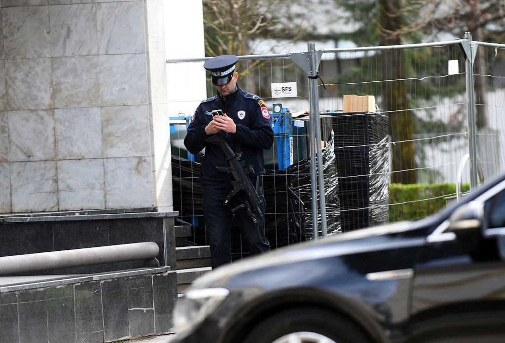 Policija ispred Narodne skupštine