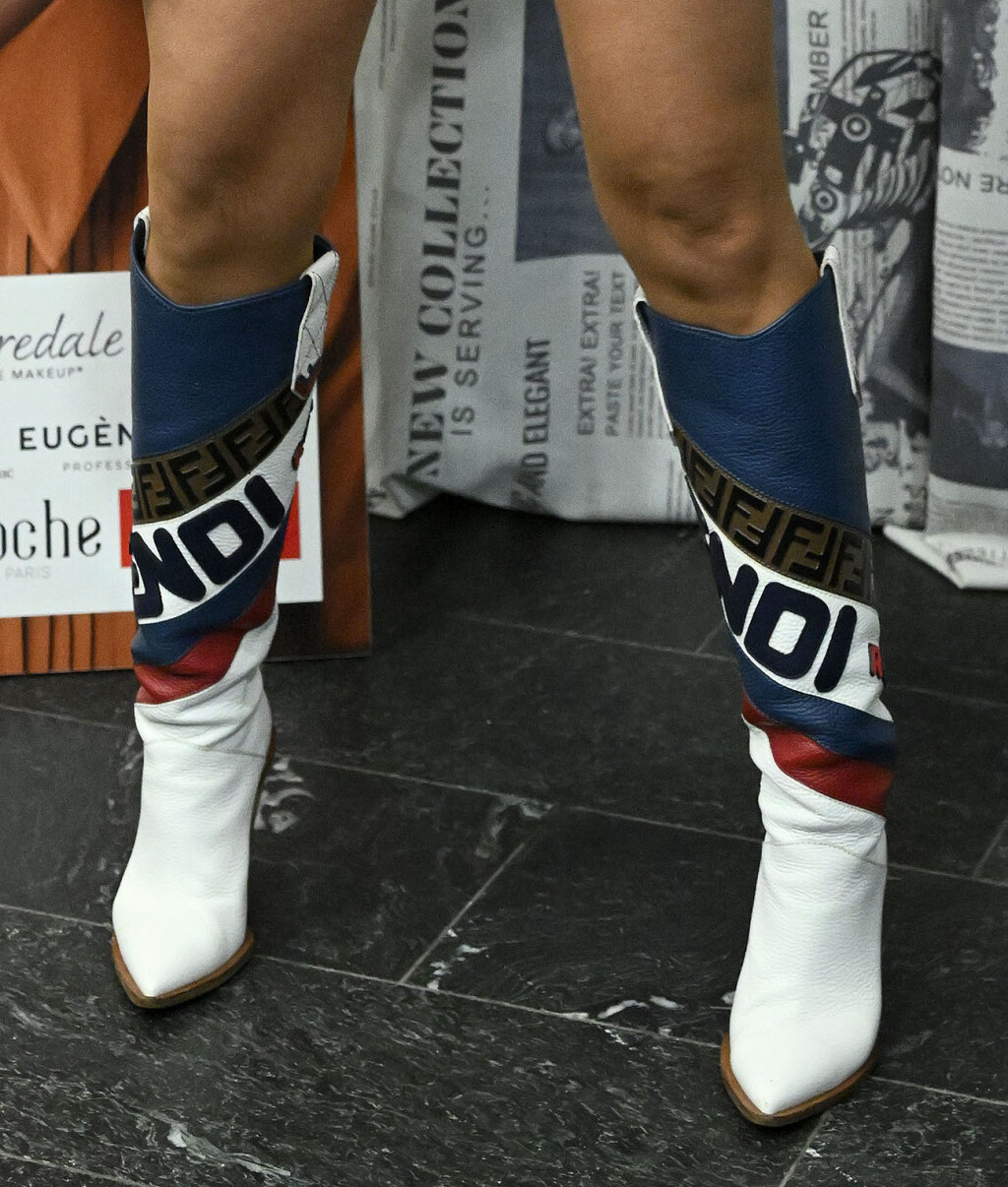 Borna Kotromanić nosi čizme modne kuće Fendi