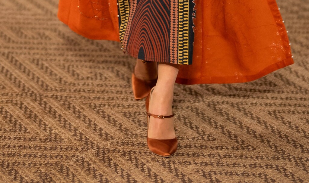 Kraljica Rania u kombinaciji koja spaja tradicionalno i moderno