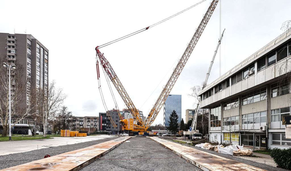 Najveća dizalica koja je stigla u Zagreb - 1