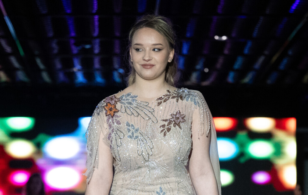 Maturantica Anita u Severininoj haljini na modnoj reviji 'Moja maturalna večer' - 3