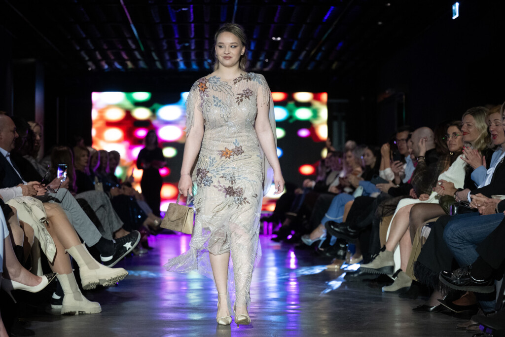 Maturantica Anita u Severininoj haljini na modnoj reviji 'Moja maturalna večer' - 4