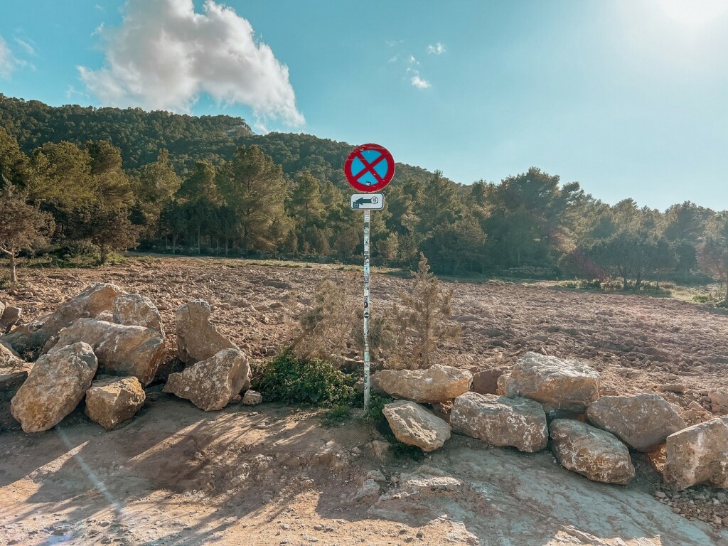 Mještani postavljaju kamenje kako bi spriječili pretjerani dolazak turista