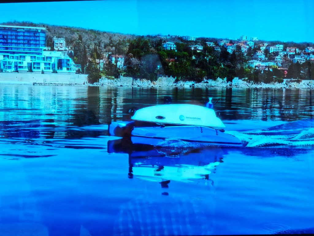 Besposadno plovilo Faust V - 3