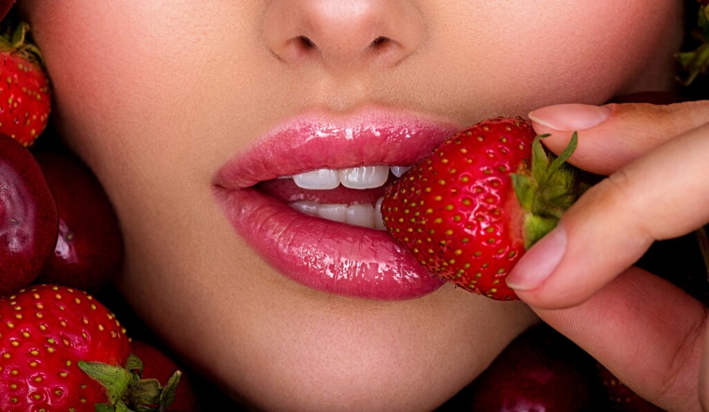 Usne u boji jagode