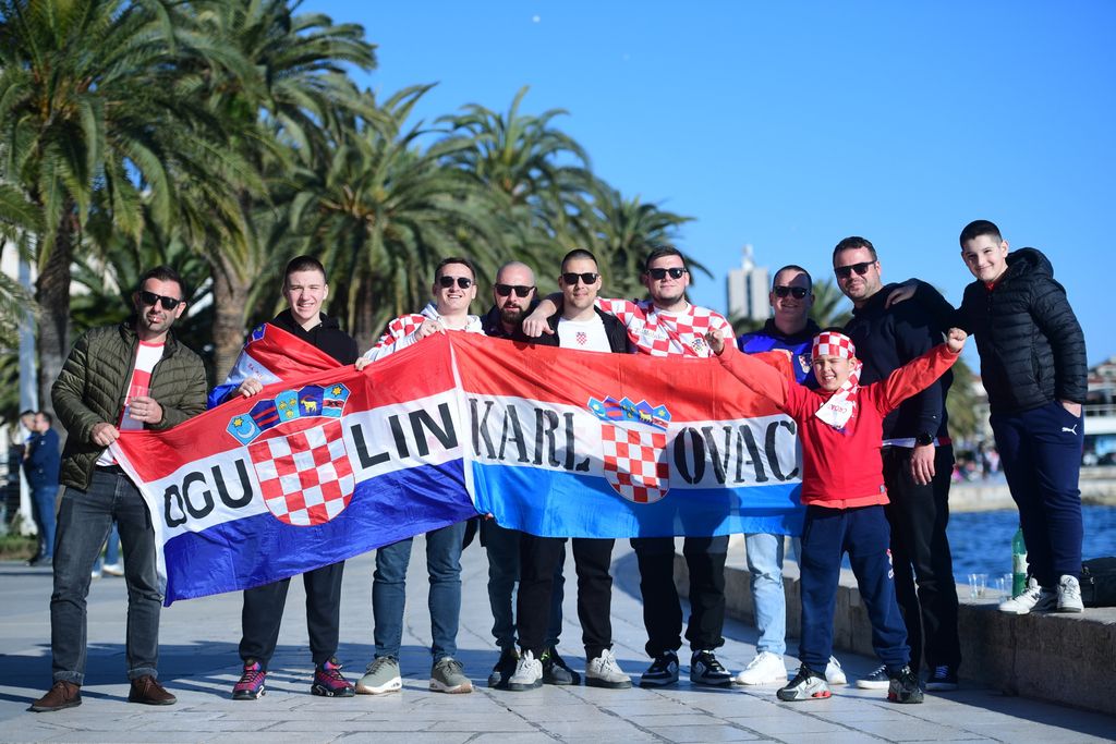 Hrvatski navijači na splitskoj rivi