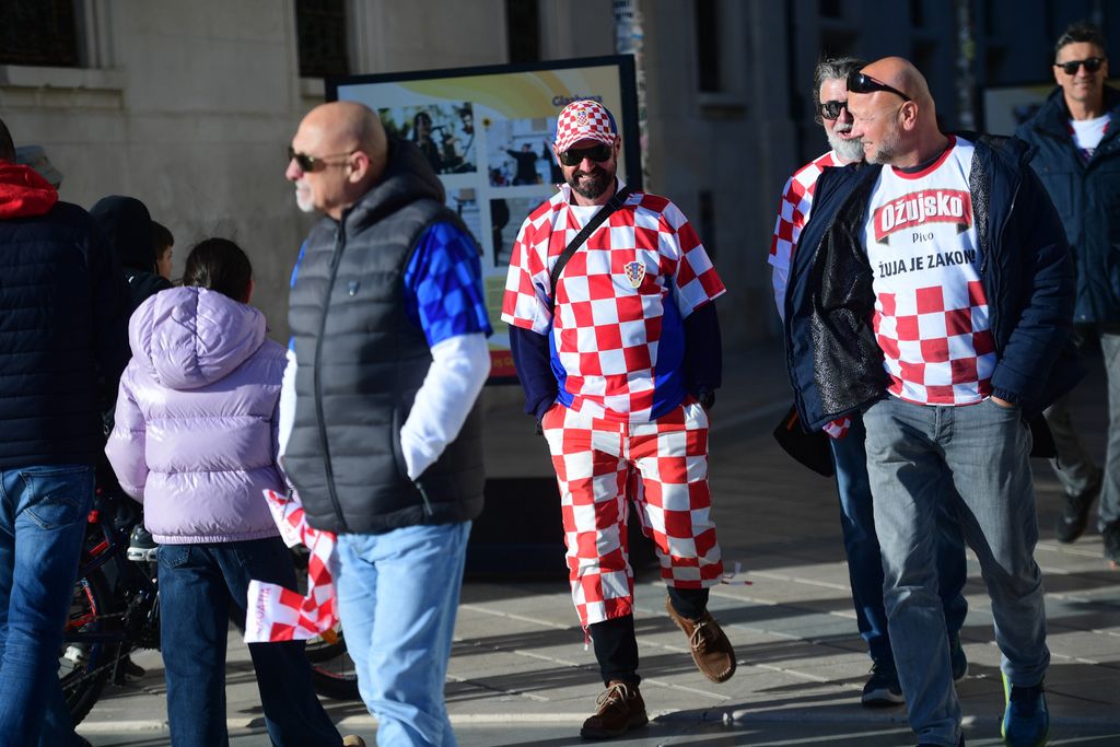 Hrvatski navijači na splitskoj rivi