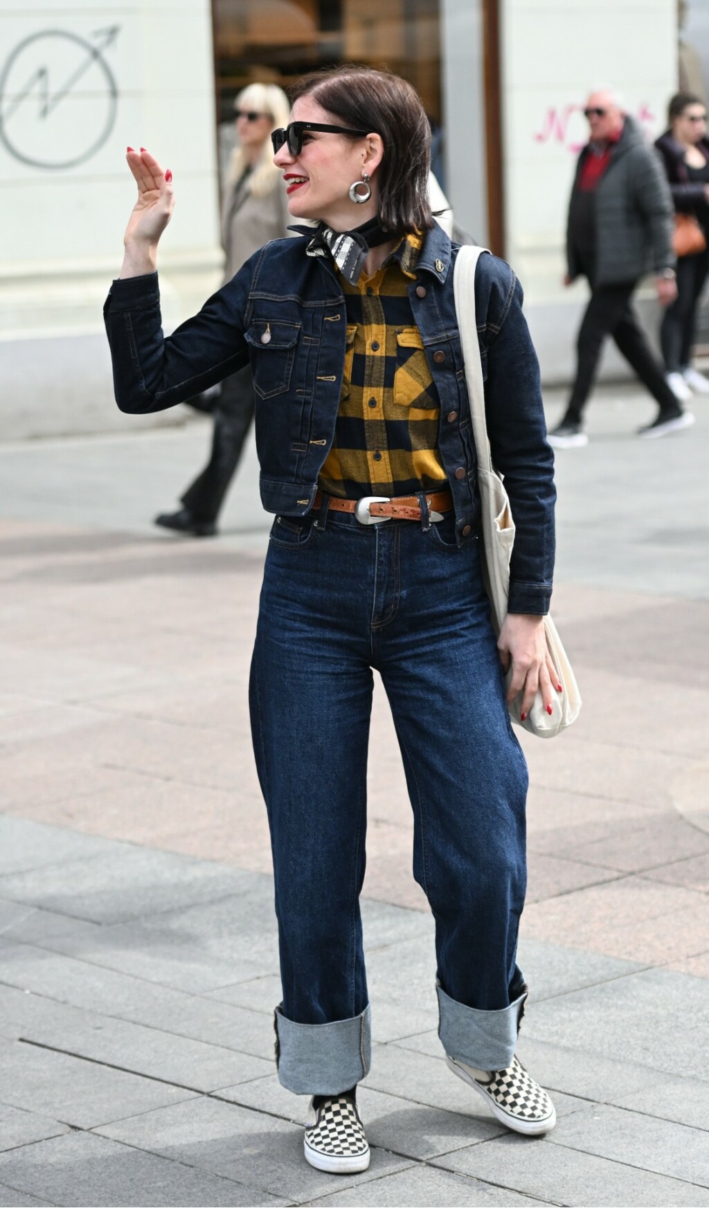 Tenisice u prvim proljetnim street style izdanjima na zagrebačkoj špici - 2