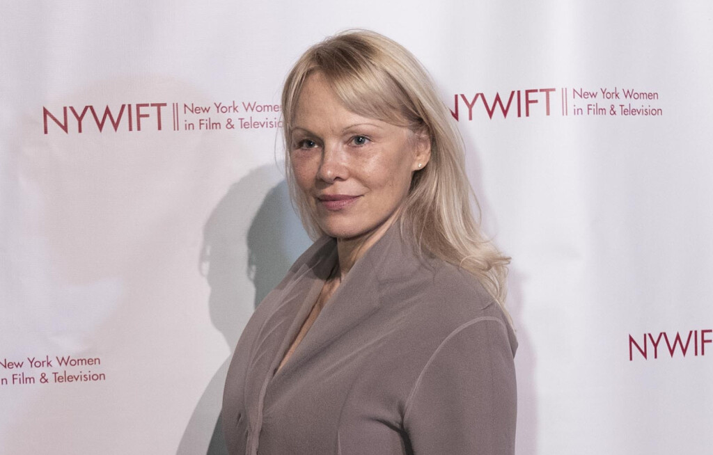 Pamela Anderson na dodjeli nagrada New York Women In Film And Television Muse Awards - 9