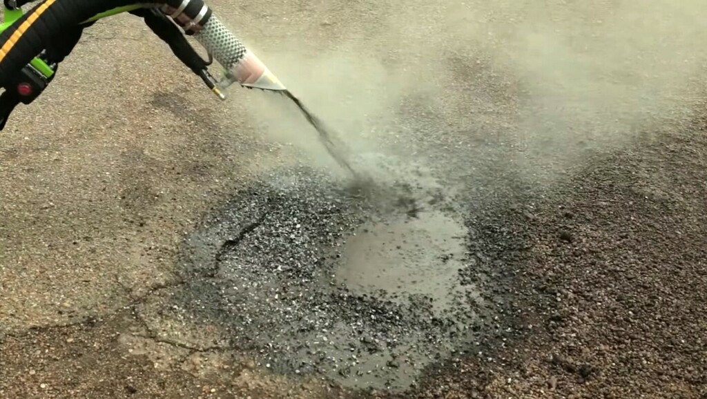 Brzo krpanje rupa na cesti