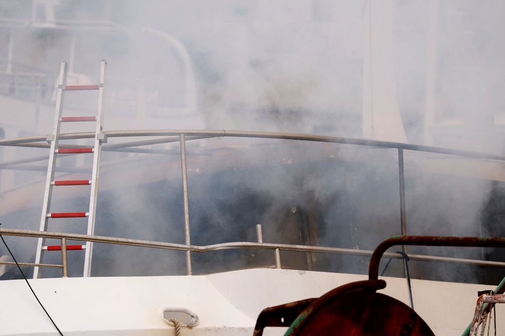 Požar na brodu Amadeus u luci Bajnice - 1