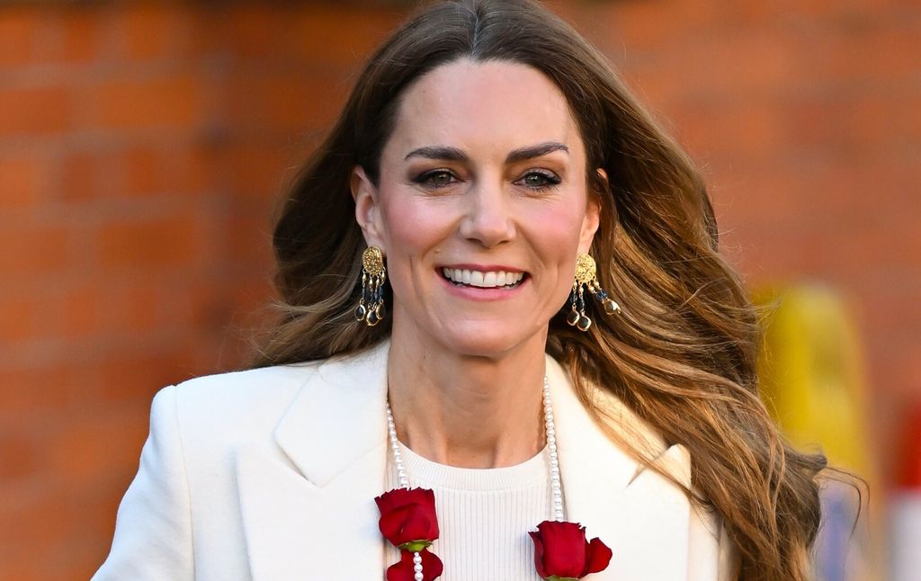Catherine Middleton sa Sezane naušnicama Dina 2026. - 4