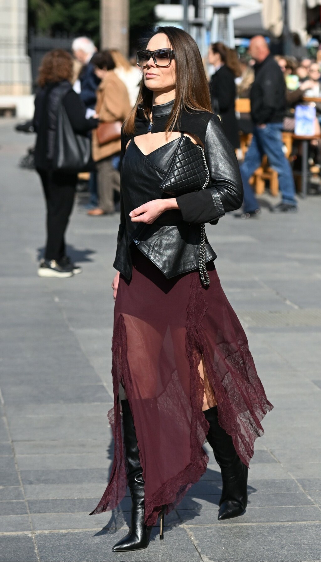 Ljepotica iz Zagreba u goloj suknji