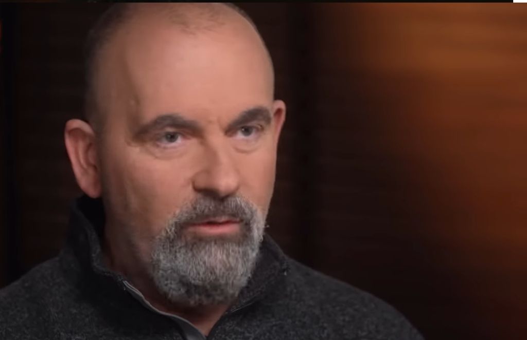 Logo CIA-e i napad mikrovalnim oružjem, ilustracija