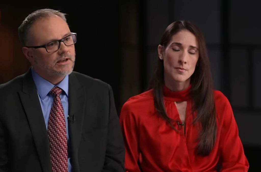 Logo CIA-e i napad mikrovalnim oružjem, ilustracija