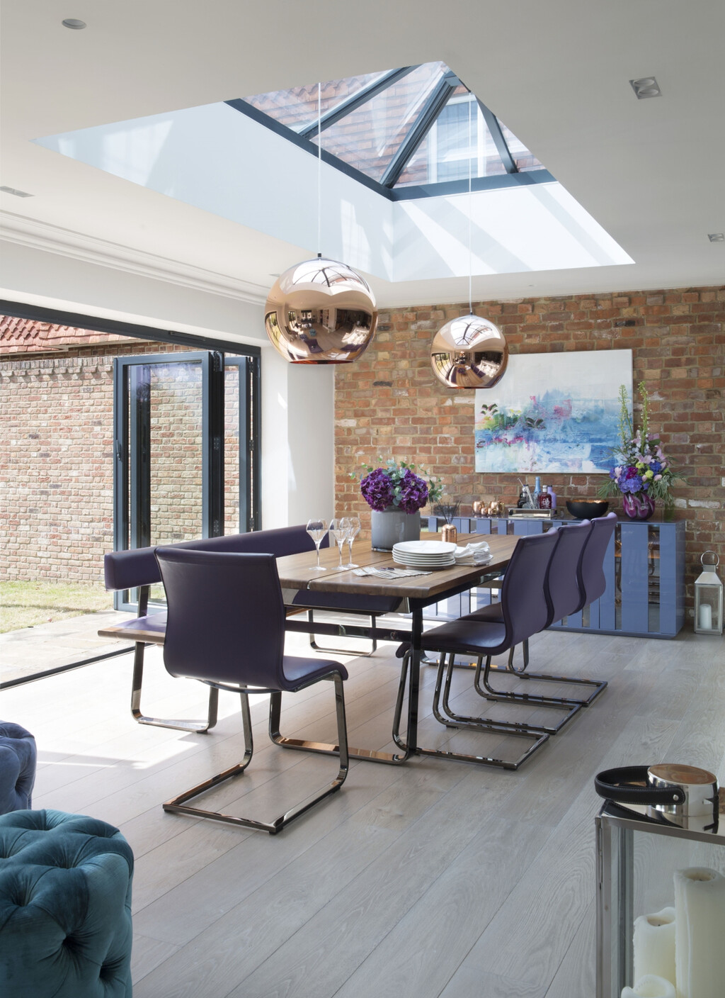 Bilo da je riječ o kuhinjskom posuđu, napa ili dekorativnim elementima, bakar prostoru daje toplinu i profinjenost