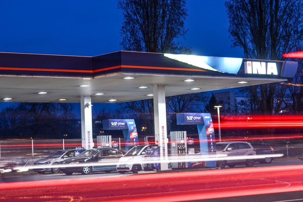 Gužve zbog poskupljenja goriva od utorka - 3