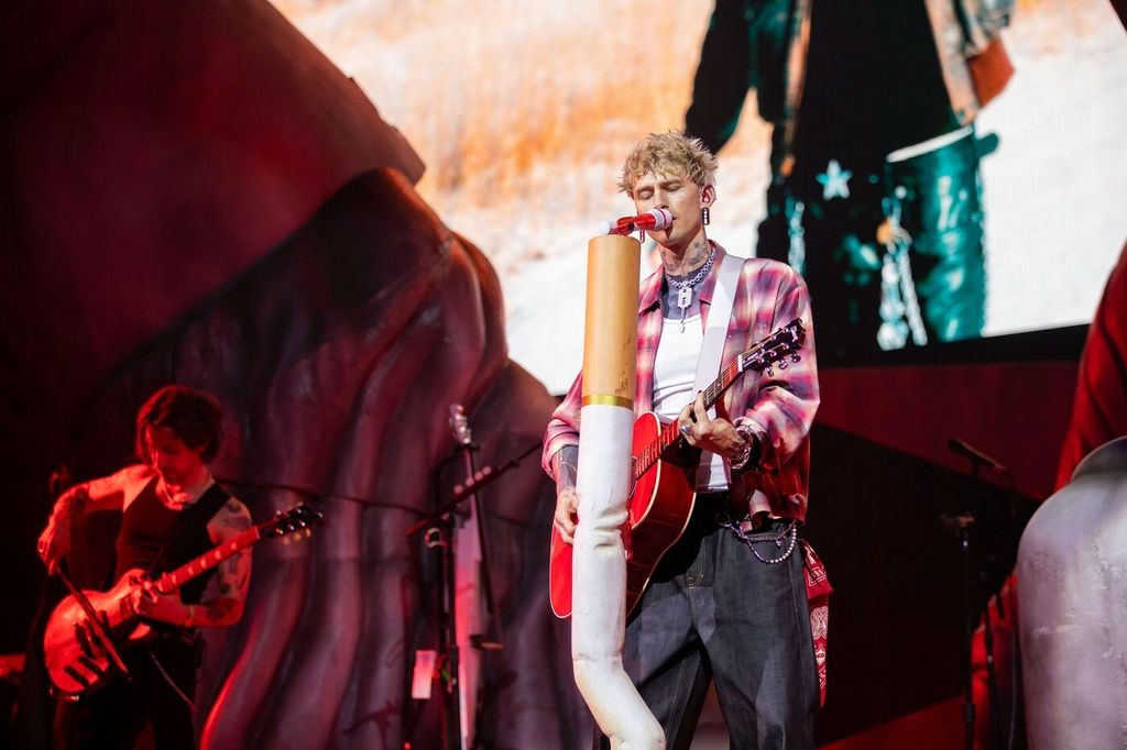 Machine Gun Kelly - 3