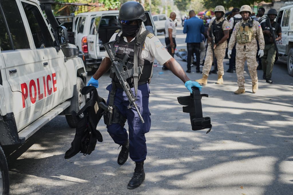 Srušena policijska postaja u Port-au-Princeu
