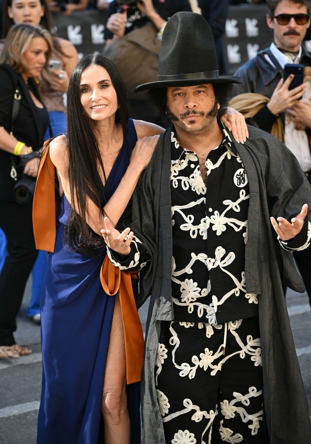 Demi Moore u Saint Laurent haljini 2026. - 4