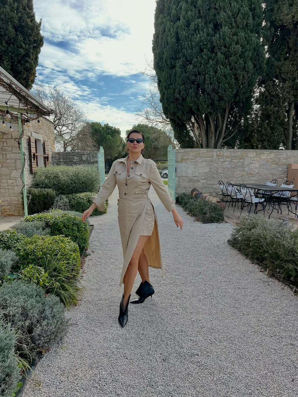 Nina Badrić nosi haljinu iz Zare i gležnjače brenda JW Anderson