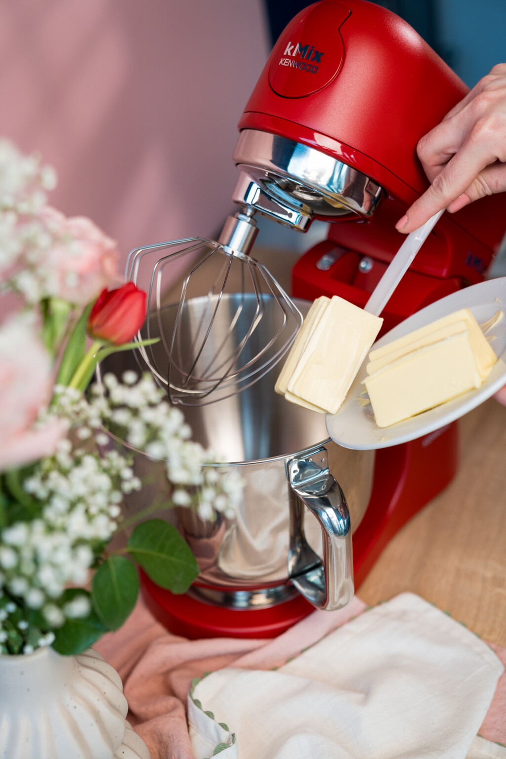 Dodajte maslac u Kenwood kMix.