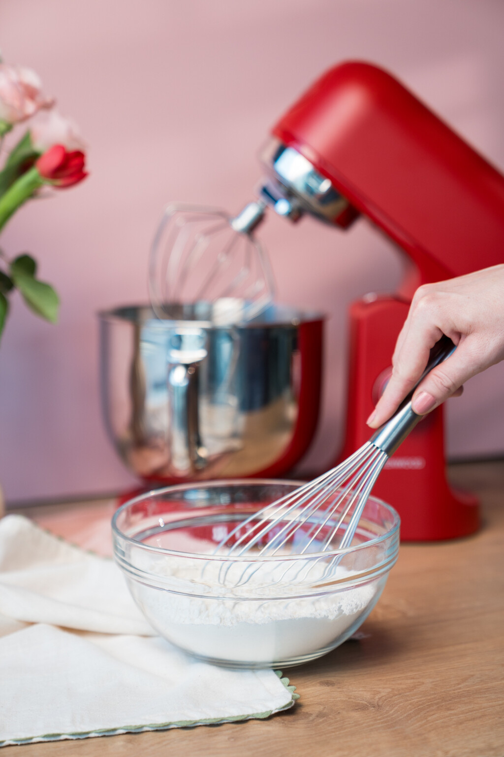 Pomiješajte suhe sastojke.