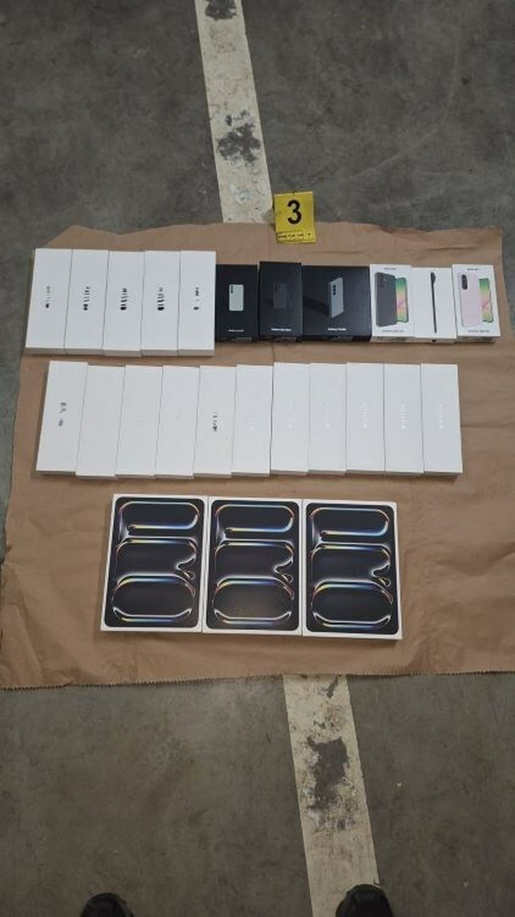 Predmeti koje je zagrebačka policija pronašla kod pljačkaša