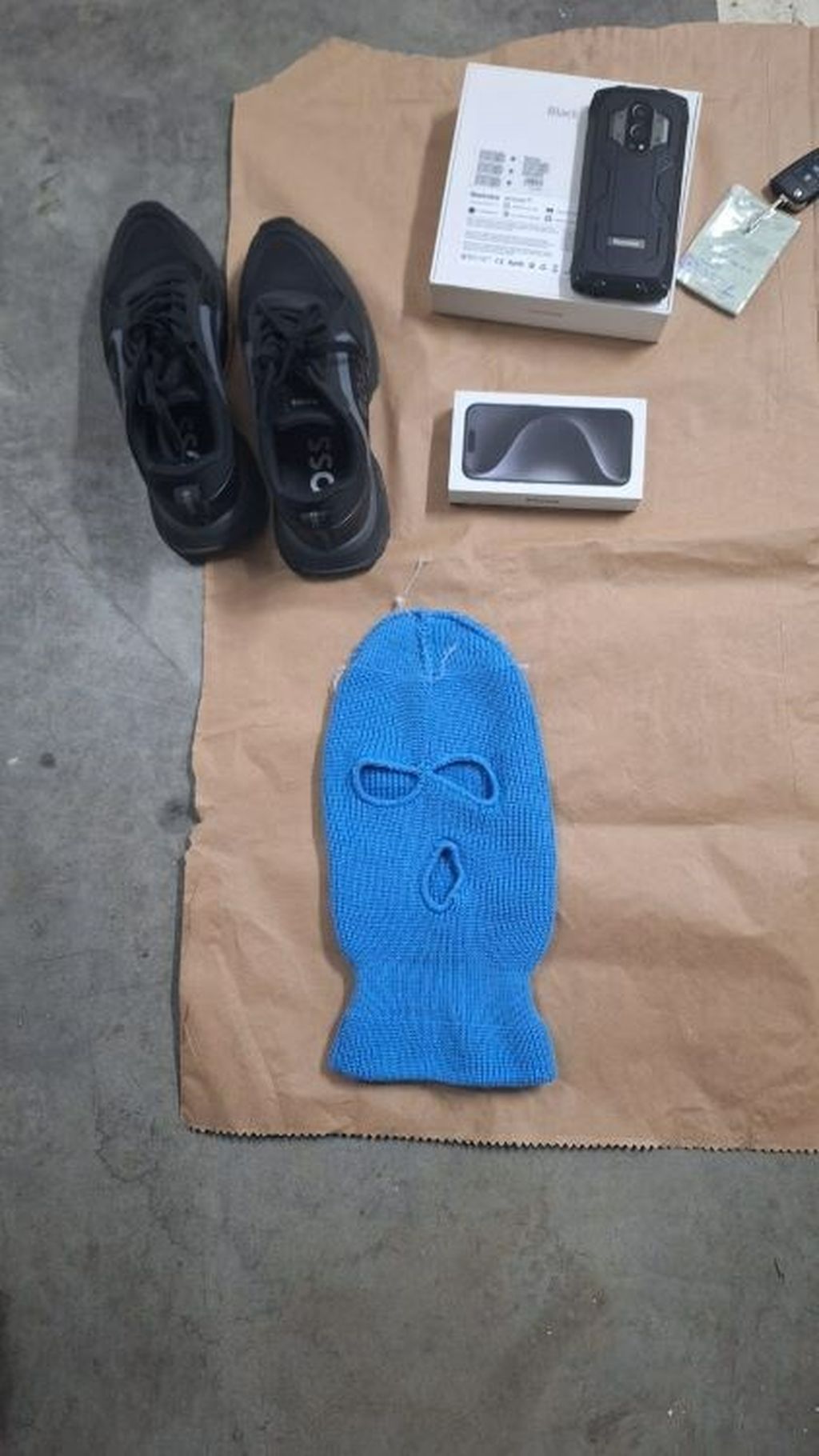 Predmeti koje je zagrebačka policija pronašla kod pljačkaša