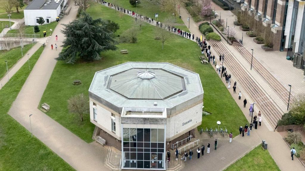 Studenti u redu za antibiotik