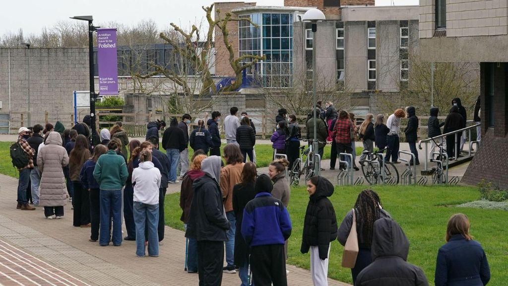 Studenti u redu za antibiotik