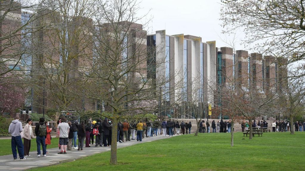 Studenti u redu za antibiotik