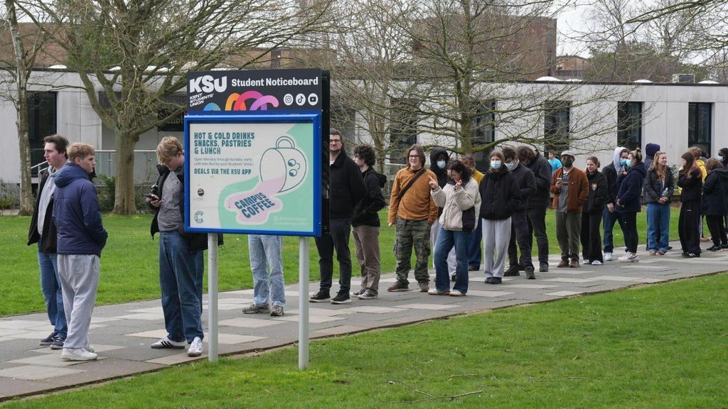 Studenti u redu za antibiotik