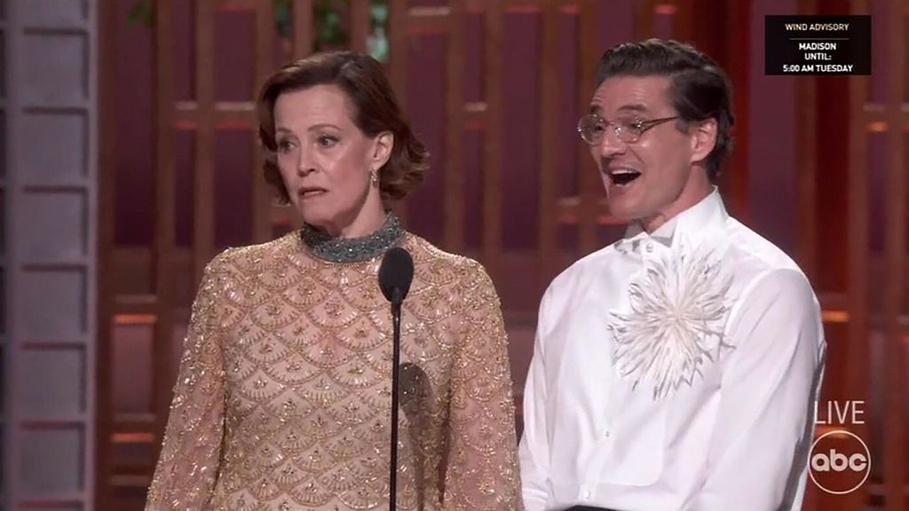 Sigourney Weaver i Baby Yoda - 4