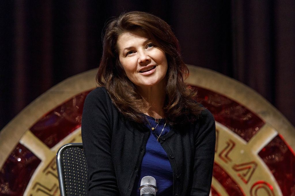 Daphne Zuniga - 14