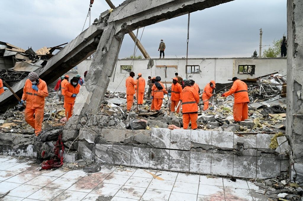 Spasilačke ekipe na mjestu nekadašnje bolnice - 3