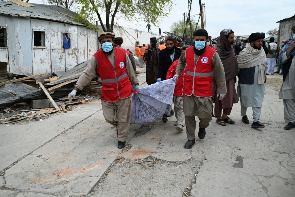 Spasilačke ekipe na mjestu nekadašnje bolnice - 3