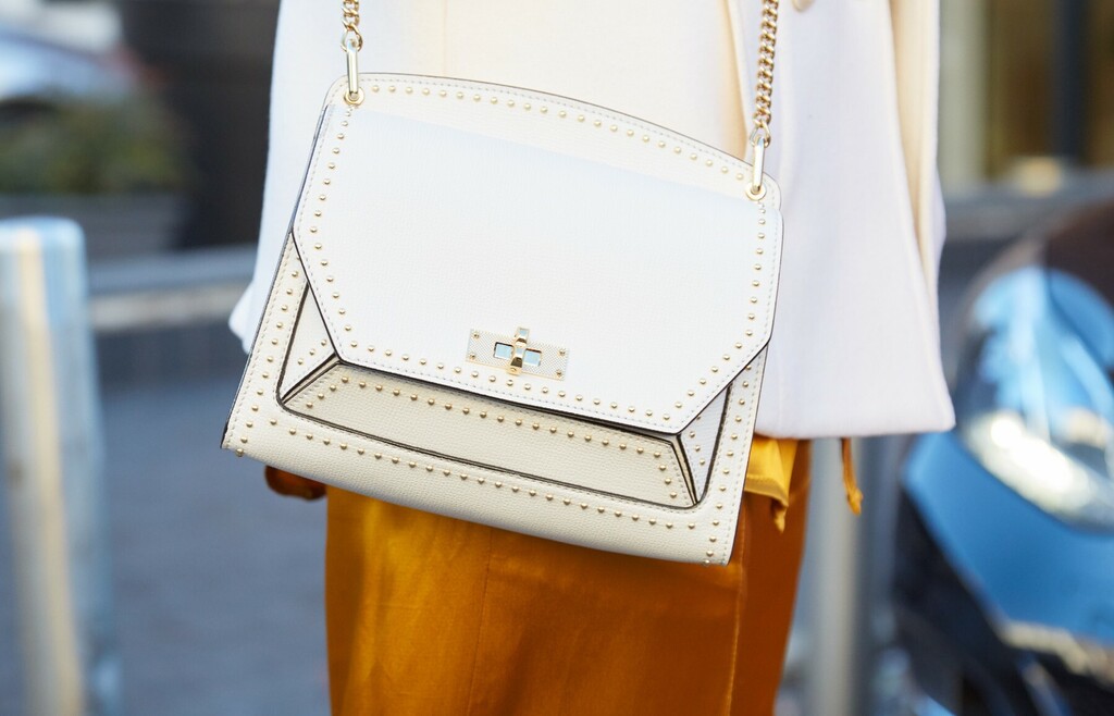 Satenske hlače savršena su opcija za topliji dio godine