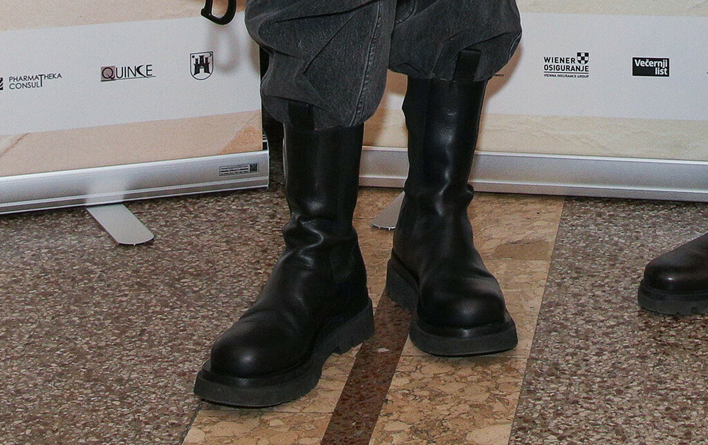 Sandra Elkasević nosi čizme s robusnim, debljim potplatom